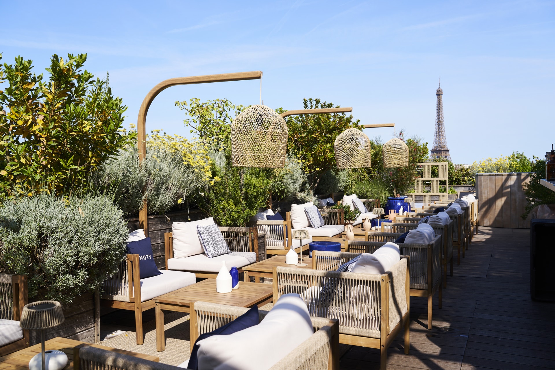 20250611RooftopVillaminutyCharlesJean2